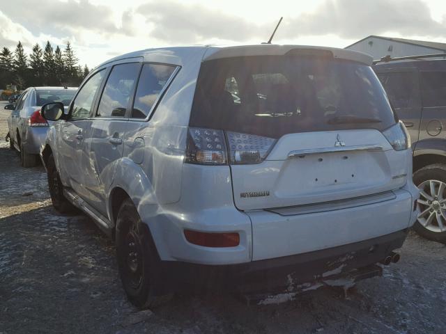 JA4JS4AX0BU037606 - 2011 MITSUBISHI OUTLANDER WHITE photo 3