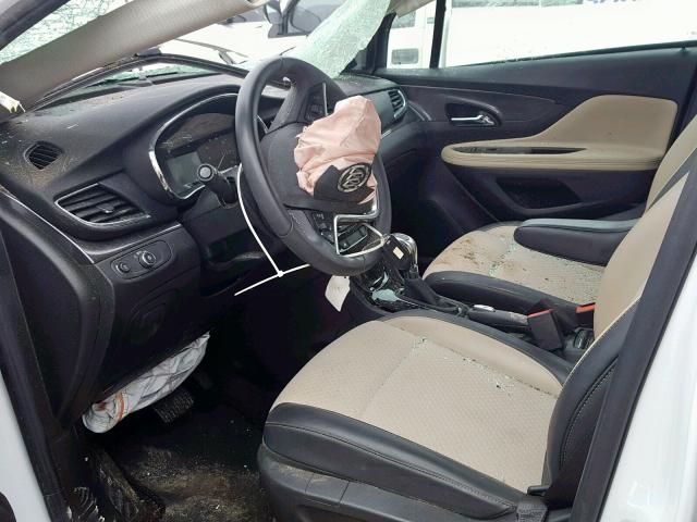 KL4CJASBXJB636603 - 2018 BUICK ENCORE PRE WHITE photo 5