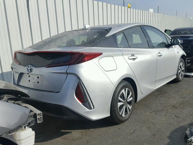 JTDKARFP2J3076723 - 2018 TOYOTA PRIUS PRIM ვერცხლისფერი ფოტო 4