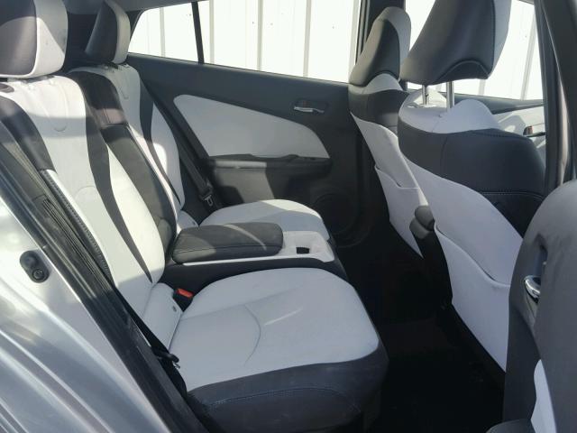 JTDKARFP2J3076723 - 2018 TOYOTA PRIUS PRIM ვერცხლისფერი ფოტო 6