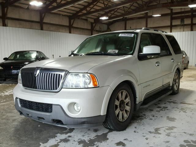 5LMFU28R24LJ41789 - 2004 LINCOLN NAVIGATOR Ақ фото 2