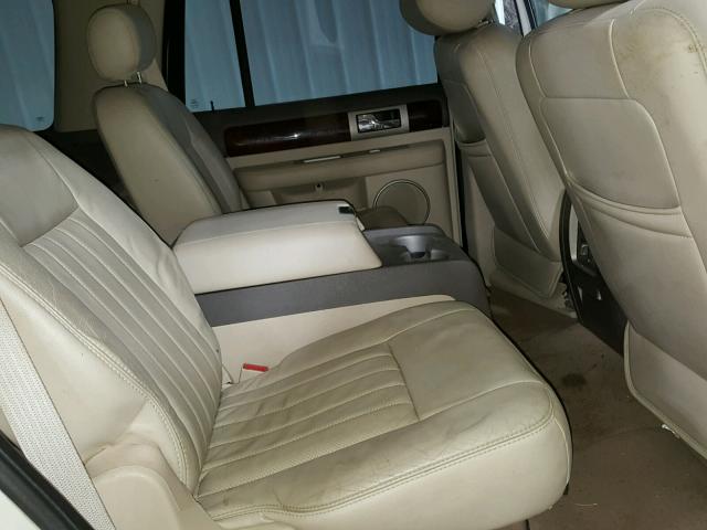5LMFU28R24LJ41789 - 2004 LINCOLN NAVIGATOR Ақ фото 6