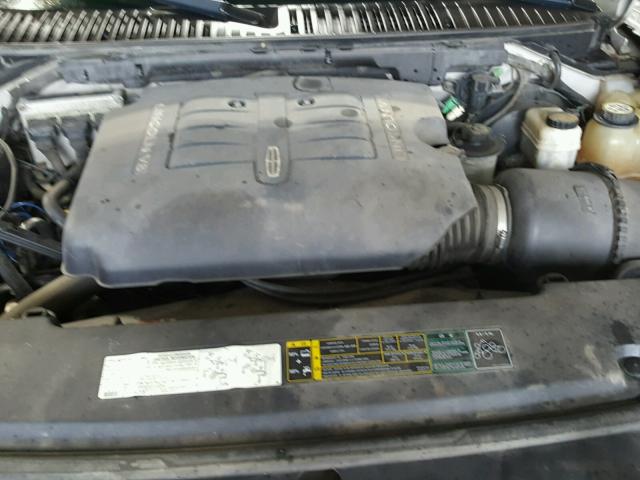 5LMFU28R24LJ41789 - 2004 LINCOLN NAVIGATOR Ақ фото 7