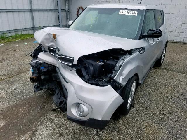 KNDJP3A51J7601843 - 2018 KIA SOUL + SILVER photo 2