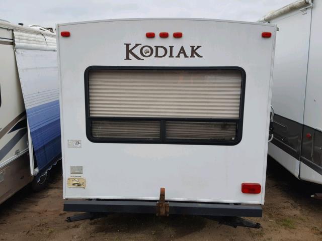 47CTS5P28CK130823 - 2012 DUTC KODIAK WHITE photo 8