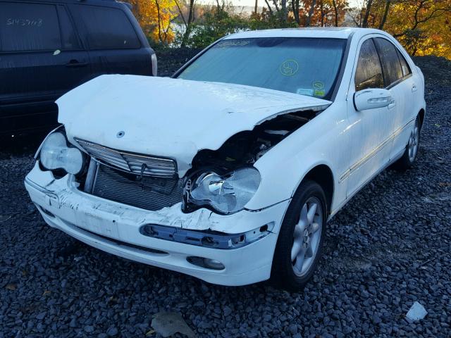 WDBRF61J52F257136 - 2002 MERCEDES-BENZ C 240 WHITE photo 2