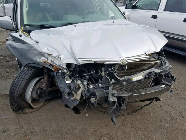 2A4RR5D1XAR230434 - 2010 CHRYSLER TOWN & COU SILVER photo 9