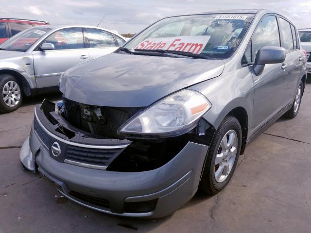 3N1BC13E77L451052 - 2007 NISSAN VERSA S GRAY photo 2