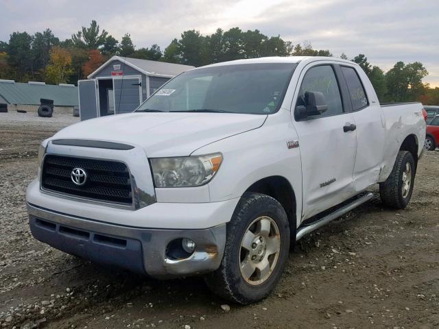 5TBBV54177S471475 - 2007 TOYOTA TUNDRA DOU WHITE photo 2