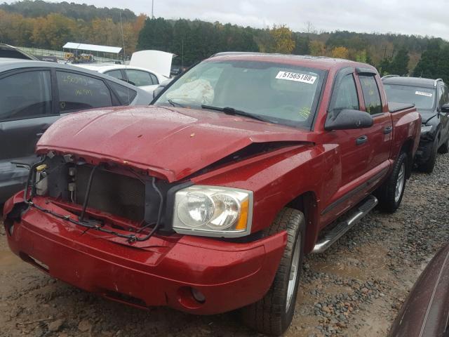 1D7HE48K27S267078 - 2007 DODGE DAKOTA QUA RED photo 2