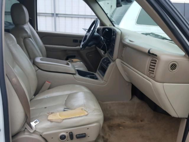 1GKEK13T65J157758 - 2005 GMC YUKON WHITE photo 5