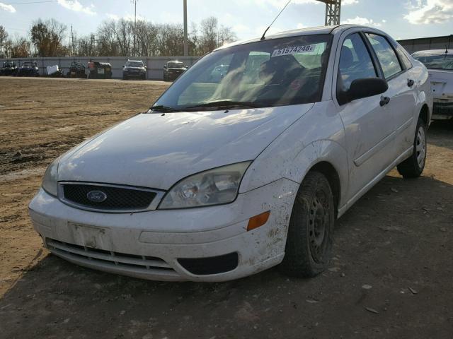 1FAFP34N17W101543 - 2007 FORD FOCUS ZX4 WHITE photo 2