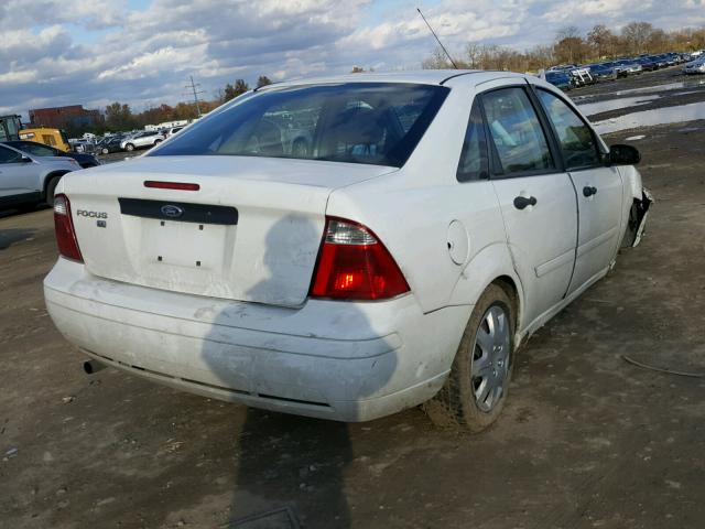 1FAFP34N17W101543 - 2007 FORD FOCUS ZX4 WHITE photo 4