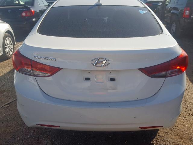 5NPDH4AE2CH105626 - 2012 HYUNDAI ELANTRA GL WHITE photo 9