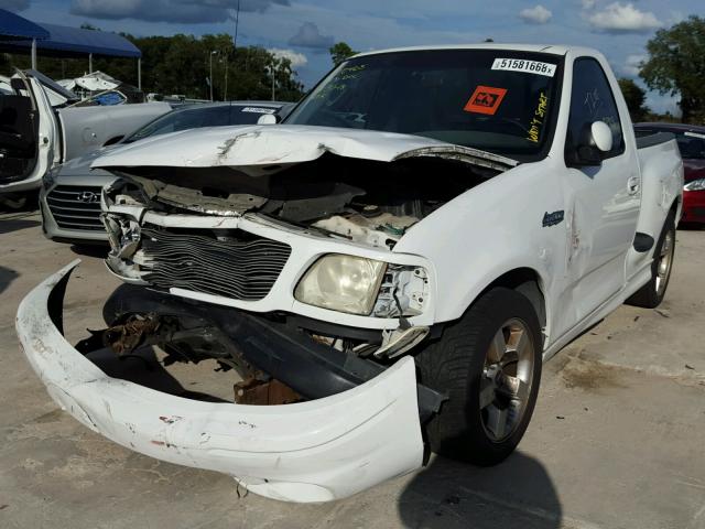 2FTZF07312CA86372 - 2002 FORD F150 SVT L WHITE photo 2