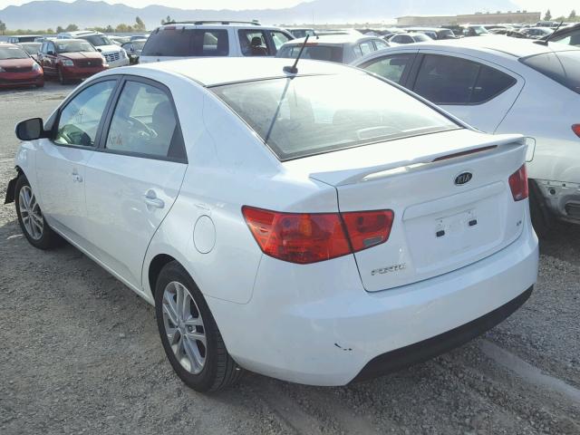 KNAFU4A27B5405068 - 2011 KIA FORTE EX WHITE photo 3