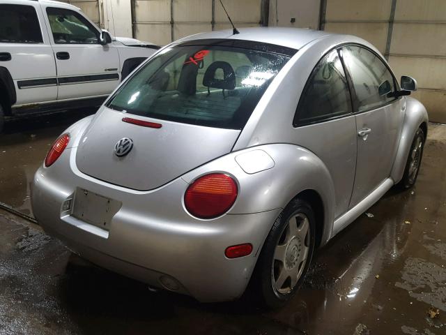 3VWCD21C5YM458726 - 2000 VOLKSWAGEN NEW BEETLE SILVER photo 4