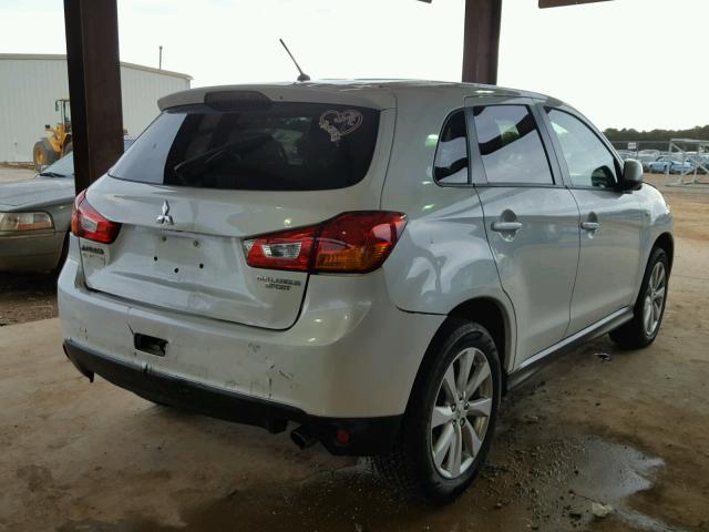 4A4AP3AU0FE044460 - 2015 MITSUBISHI OUTLANDER WHITE photo 4