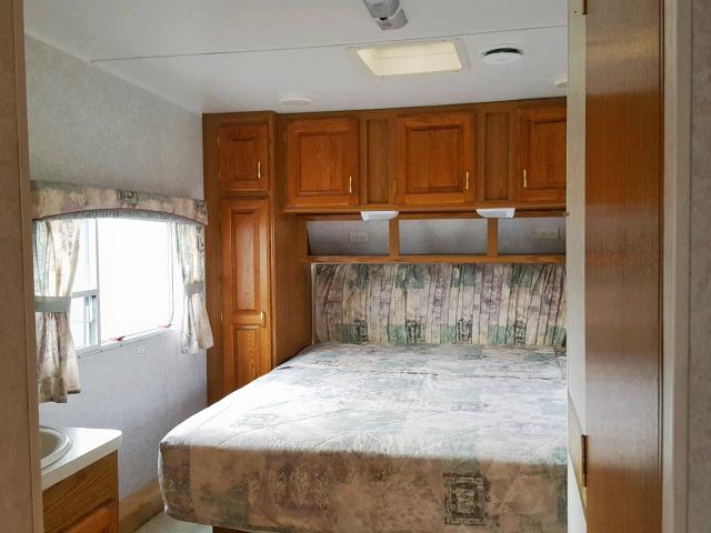 1UJCJ02N511K90086 - 2001 JAYCO 5TH WHEEL WHITE photo 5