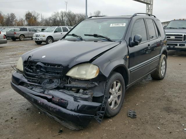 4JGAB72E81A228318 - 2001 MERCEDES-BENZ ML 430 BLACK photo 2