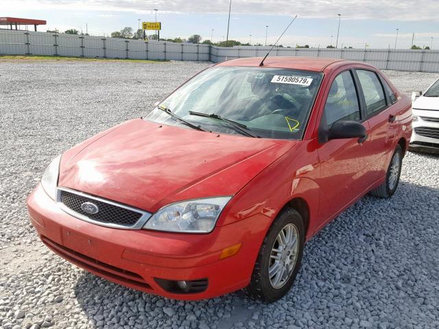 1FAFP34N55W134798 - 2005 FORD FOCUS ZX4 RED photo 2