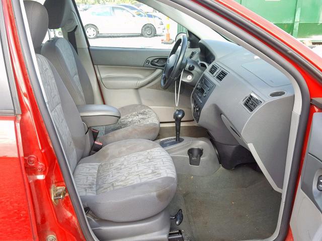 1FAFP34N55W134798 - 2005 FORD FOCUS ZX4 RED photo 5