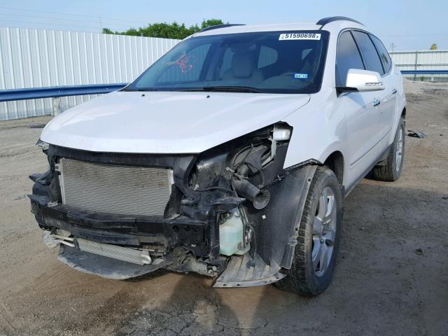 1GNKRJKD9HJ159648 - 2017 CHEVROLET TRAVERSE P WHITE photo 2