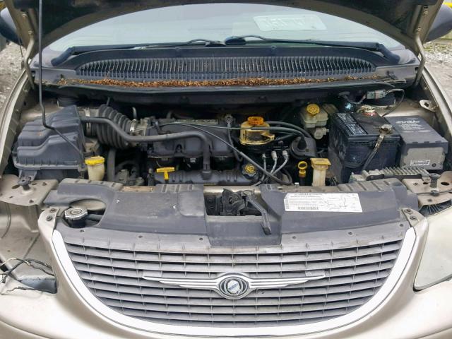 2C4GP34372R783696 - 2002 CHRYSLER TOWN & COU TAN photo 7