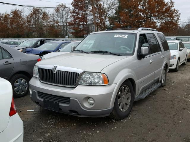 5LMFU28RX4LJ39904 - 2004 LINCOLN NAVIGATOR Сұр фото 2