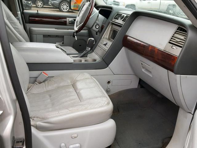 5LMFU28RX4LJ39904 - 2004 LINCOLN NAVIGATOR Сұр фото 5