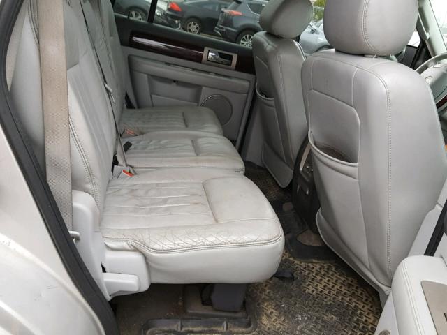 5LMFU28RX4LJ39904 - 2004 LINCOLN NAVIGATOR Сұр фото 6