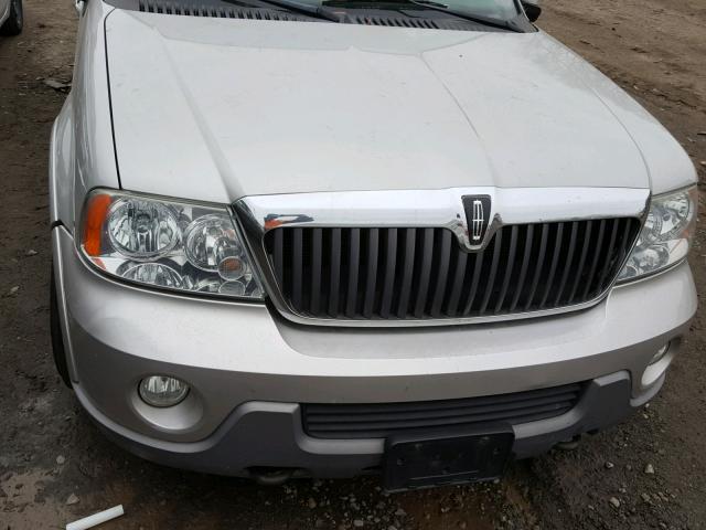 5LMFU28RX4LJ39904 - 2004 LINCOLN NAVIGATOR Сұр фото 7