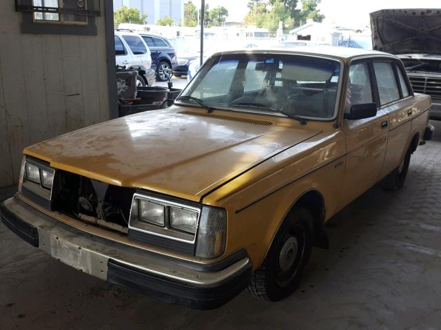 YV1AX4545B1671383 - 1981 VOLVO 244 YELLOW photo 2