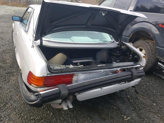 WDB10702512001760 - 1981 MERCEDES-BENZ 380 SLC SILVER photo 9