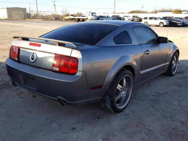 1ZVFT82HX75199457 - 2007 FORD MUSTANG GT GRAY photo 4