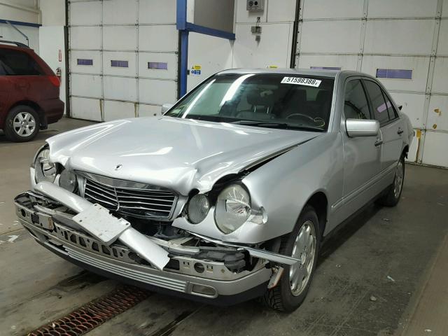 WDBJF55F5VA395533 - 1997 MERCEDES-BENZ E 320 SILVER photo 2