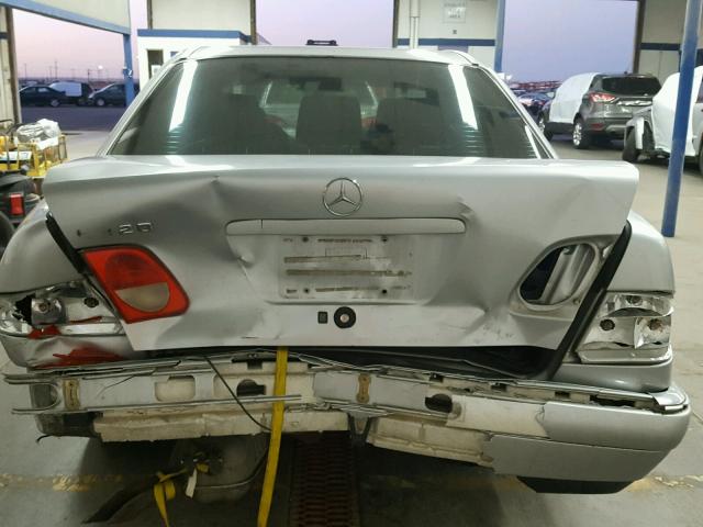 WDBJF55F5VA395533 - 1997 MERCEDES-BENZ E 320 SILVER photo 9