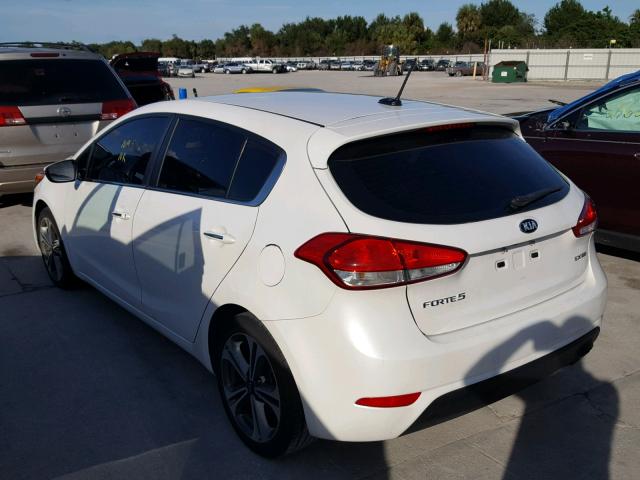 KNAFX5A80G5593134 - 2016 KIA FORTE EX WHITE photo 3