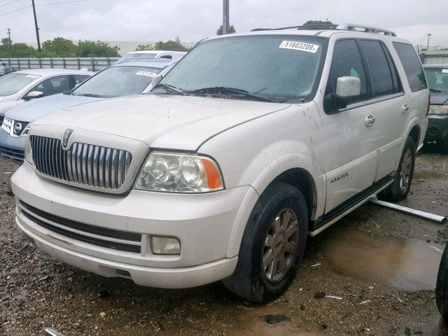 5LMFU27526LJ01682 - 2006 LINCOLN NAVIGATOR WHITE photo 2