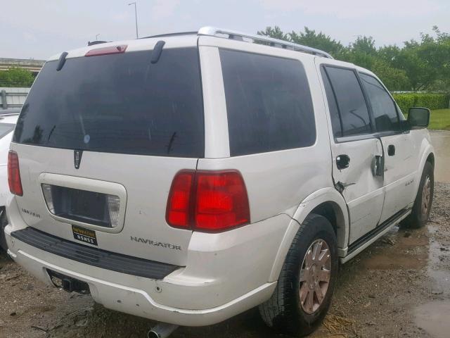 5LMFU27526LJ01682 - 2006 LINCOLN NAVIGATOR WHITE photo 4