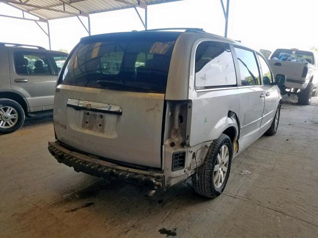 2A8HR54P68R132607 - 2008 CHRYSLER TOWN & COU SILVER photo 4