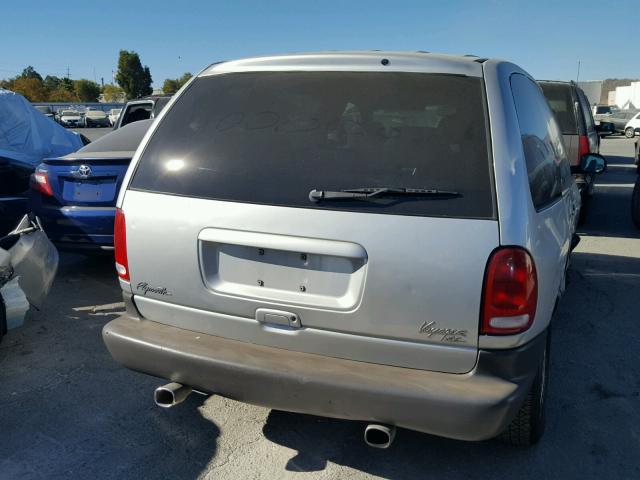 2P4GP45R0XR471067 - 1999 PLYMOUTH VOYAGER SE SILVER photo 4