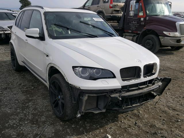 5YMGY0C56BLK27118 - 2011 BMW X5 M WHITE photo 1