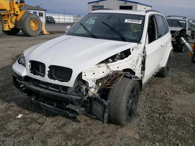 5YMGY0C56BLK27118 - 2011 BMW X5 M WHITE photo 2