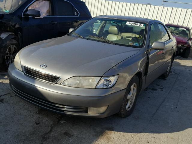 JT8BF28G6W0144308 - 1998 LEXUS ES 300 TAN photo 2