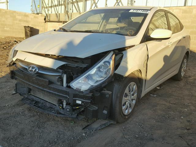 KMHCT4AE3GU028301 - 2016 HYUNDAI ACCENT SE TAN photo 2