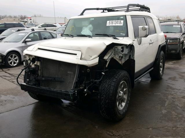 JTEBU4BF4BK099687 - 2011 TOYOTA FJ CRUISER WHITE photo 2