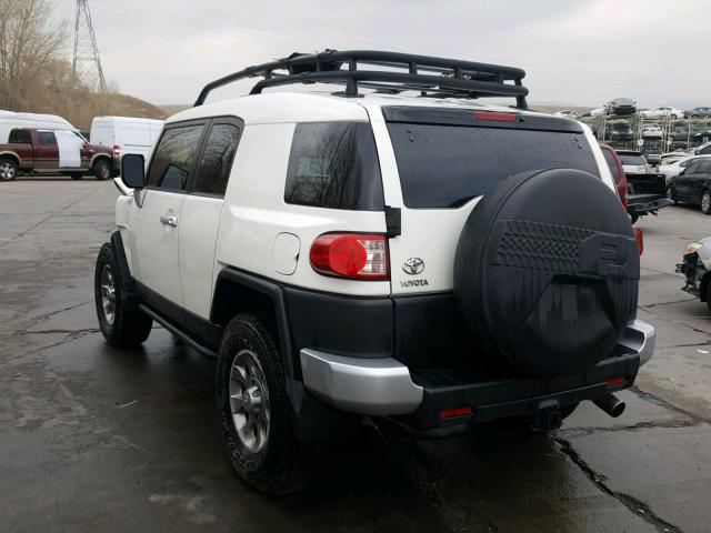 JTEBU4BF4BK099687 - 2011 TOYOTA FJ CRUISER WHITE photo 3