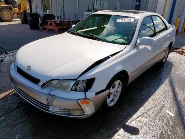 JT8BF22G7V5007968 - 1997 LEXUS ES 300 WHITE photo 2