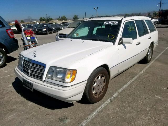 WDBEA92E1SF317168 - 1995 MERCEDES-BENZ E 320 WHITE photo 2